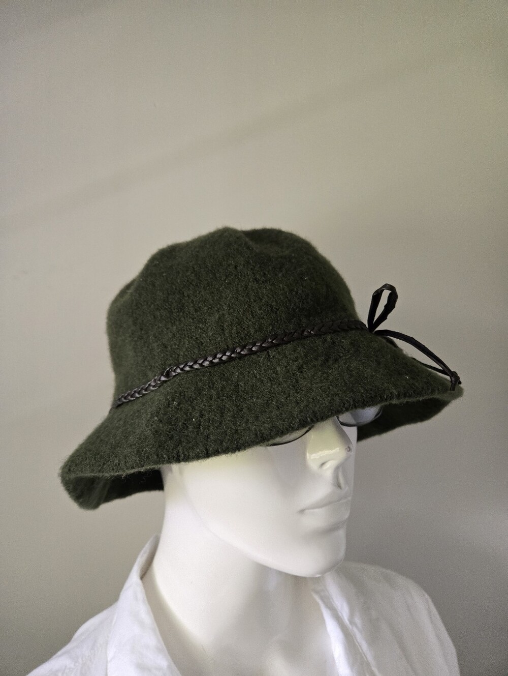Liz Claiborne Green 51% Wool Bucket Hat